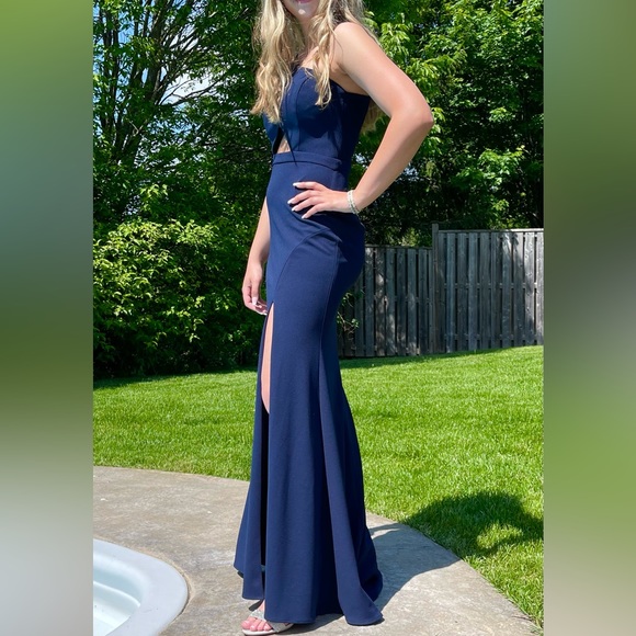 Beautiful formal navy blue dress. - Picture 1 of 6
